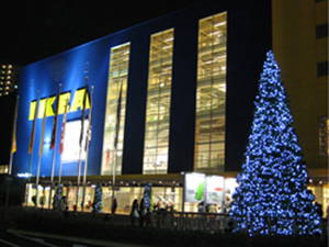 ikea bigxmastree.jpg